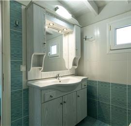 7 bedroom seaside villa with pool, Kassiopi, sleeps 13